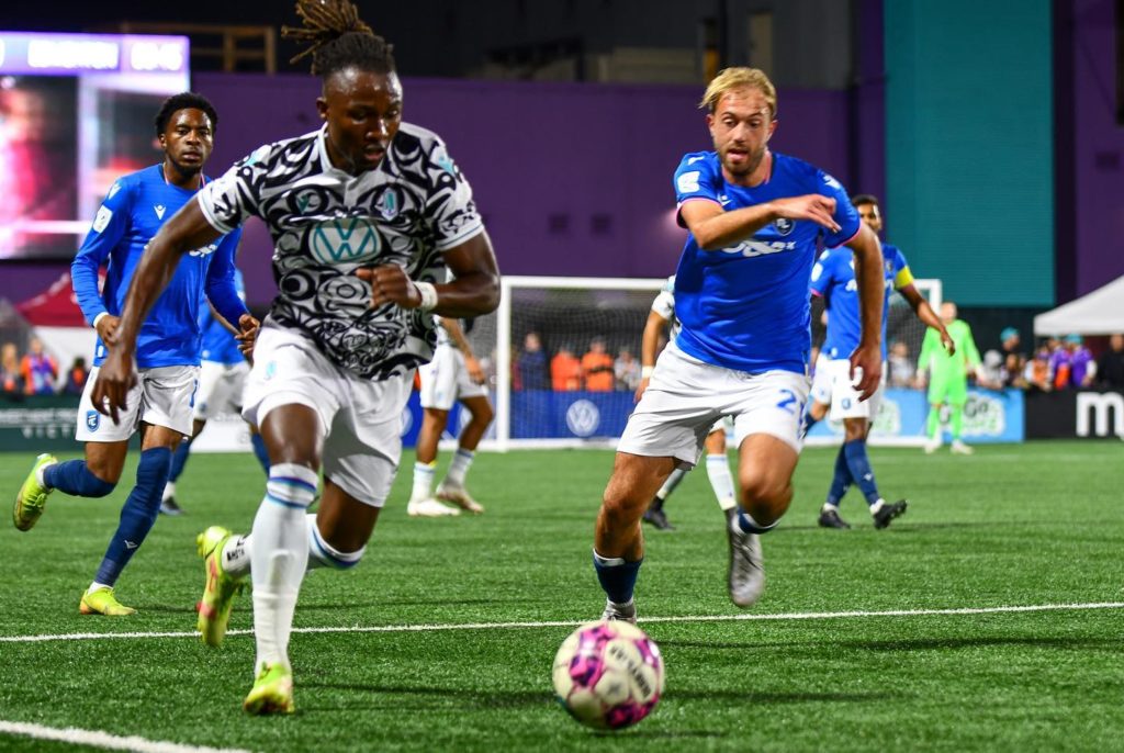D1 Canada: Georges Mukumbilwa, Nathan Mavila et Pacific Fc tiennent leurs Play Off