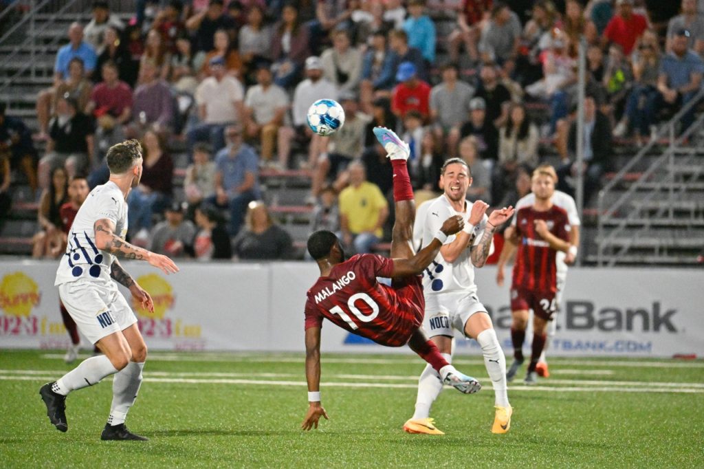 D3 Etats-Unis: Un 2ème revers de suite pour Mayele Malango et le Chattanooga Red Wolves