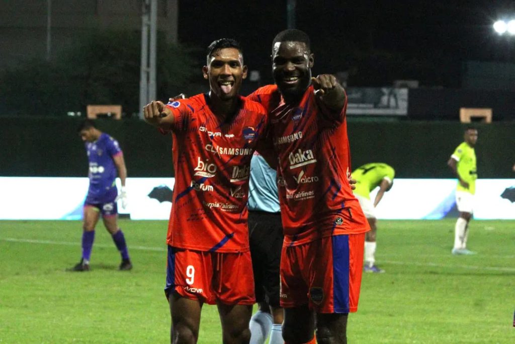 Academia Puerto Cabello: Stevy Okitokandjo se plait bien en Colombie