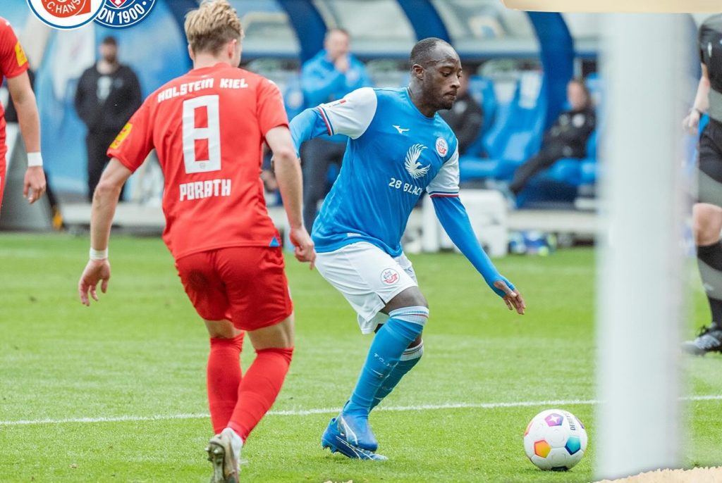 D2 Allemagne: Le 1er but de Christian Kinsombi n’a pas servi à grand chose au Hansa Rostock face à Holstein Kiel