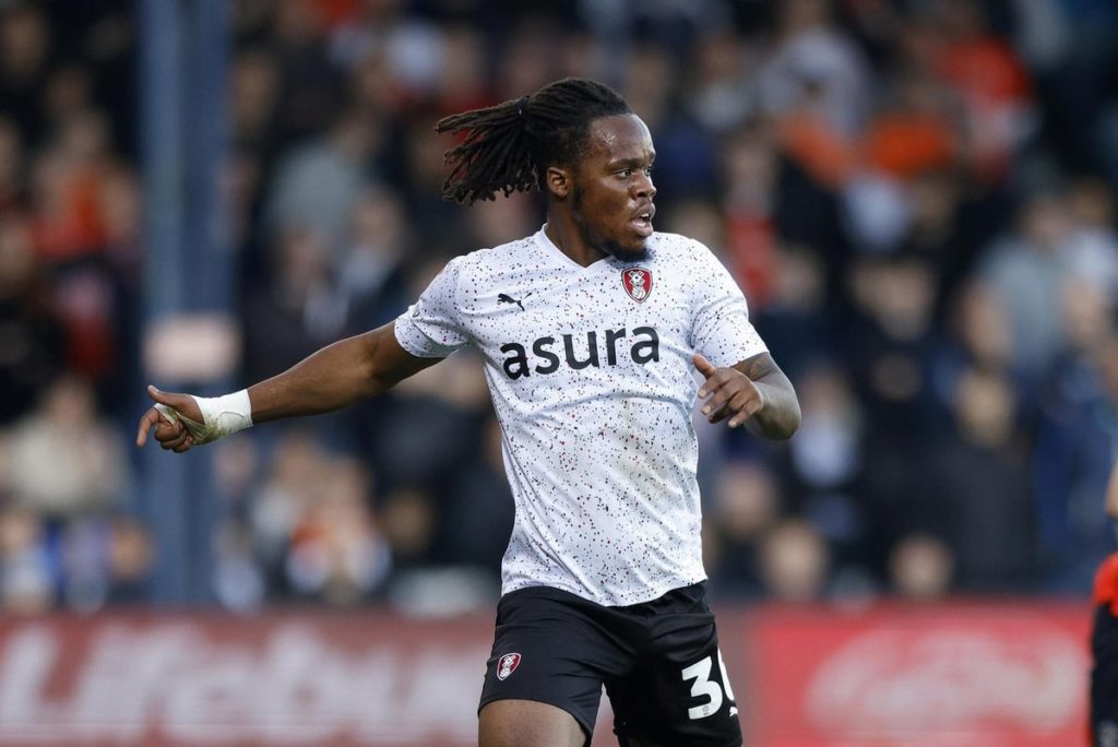 Rotherham United: «Je suis sûr que nous verrons un athlète différent à son retour» (Matt Taylor sur Peter Kioso)