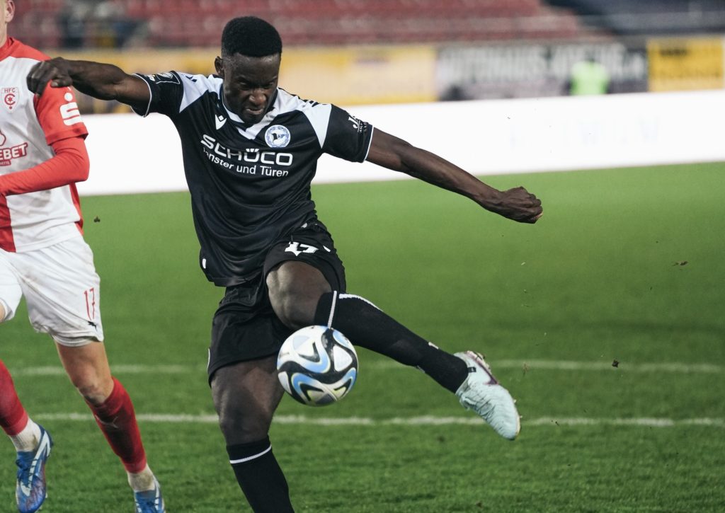 D3 Allemagne: Le 4ème but de Merveille Biankadi contribue au succès de l’Arminia Bielefeld face au Munich 1860