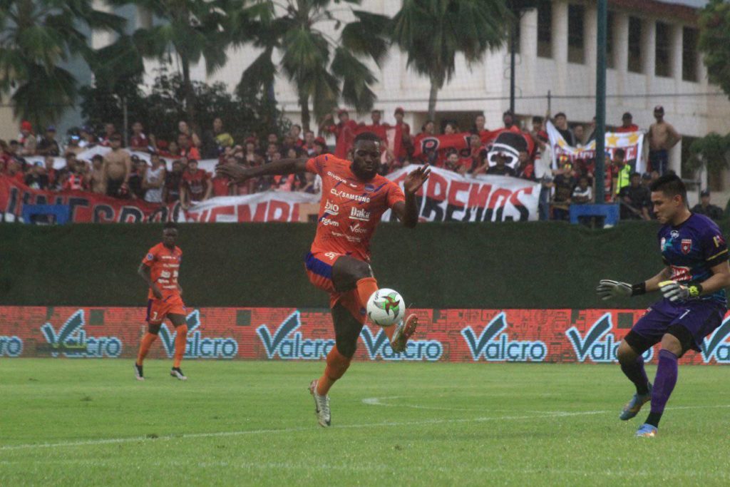 Academia Puerto Cabello: Stevy Okitokandjo a bien terminé sa 1ère saison en Amérique latine