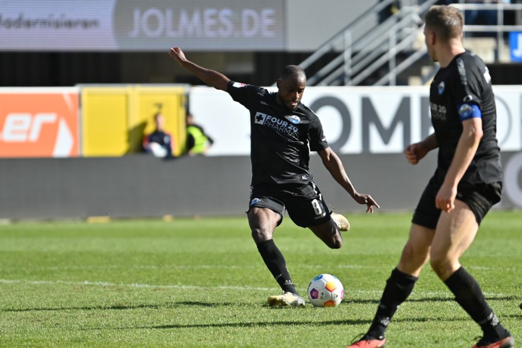 D2 Allemagne: 3ème but pour David Kinsombi avec Paderborn ceinturés par Schalke 04