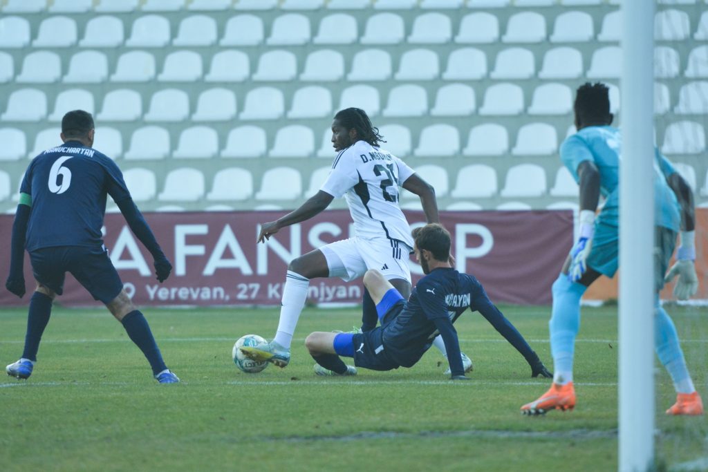 Transfert: Dieumerci Mbokani  s’en va de l’Arménie