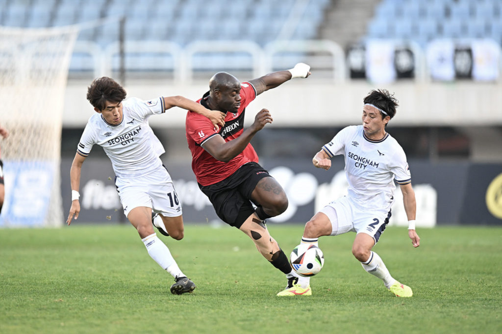 D2 Corée du Sud: Jucie Lupeta et Bucheon ceinturés par le Seongnam de Christy Manzinga