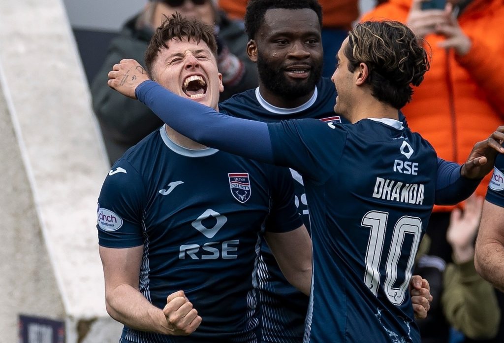 D1 Ecosse: Un partage de haute importance pour Michée Efete et Ross County