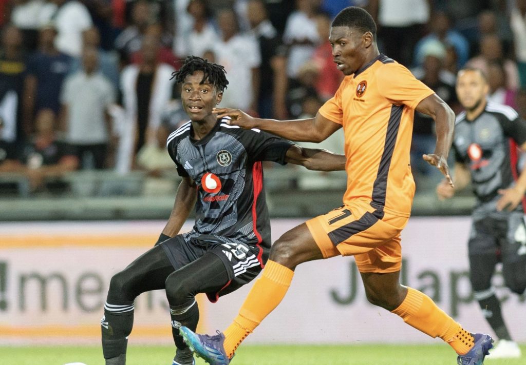 D1 Afrique du Sud: Tout va bien pour Karim Kimvuidi et Orlando Pirates