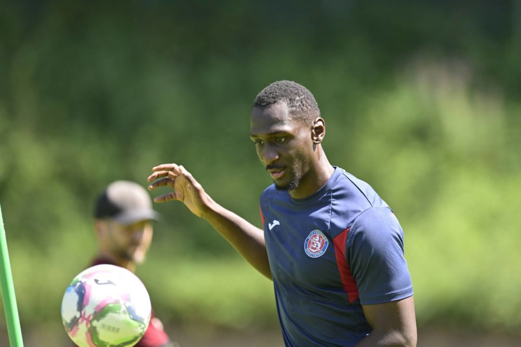 Transfert: Toujours sans club, Tarsis Bonga se maintient à Wuppertal