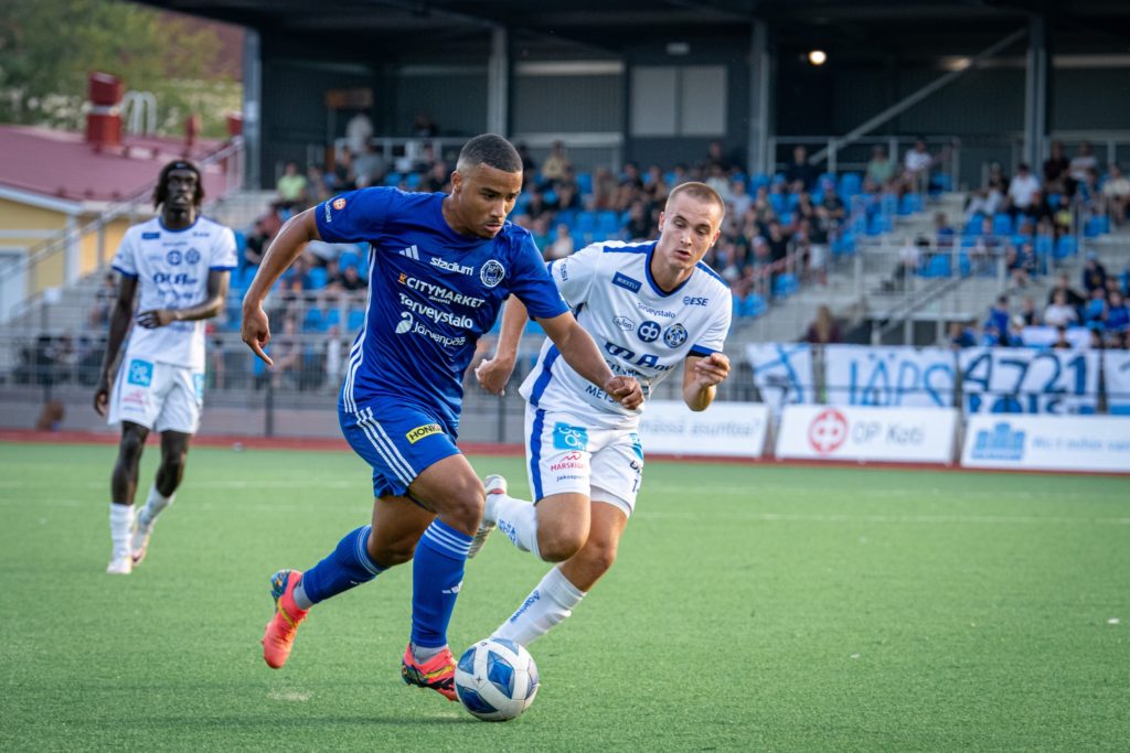 D2 Finlande: Jean Mabinda et JaPS surprennent le leader KTP pour un succès important dans la course au maintien