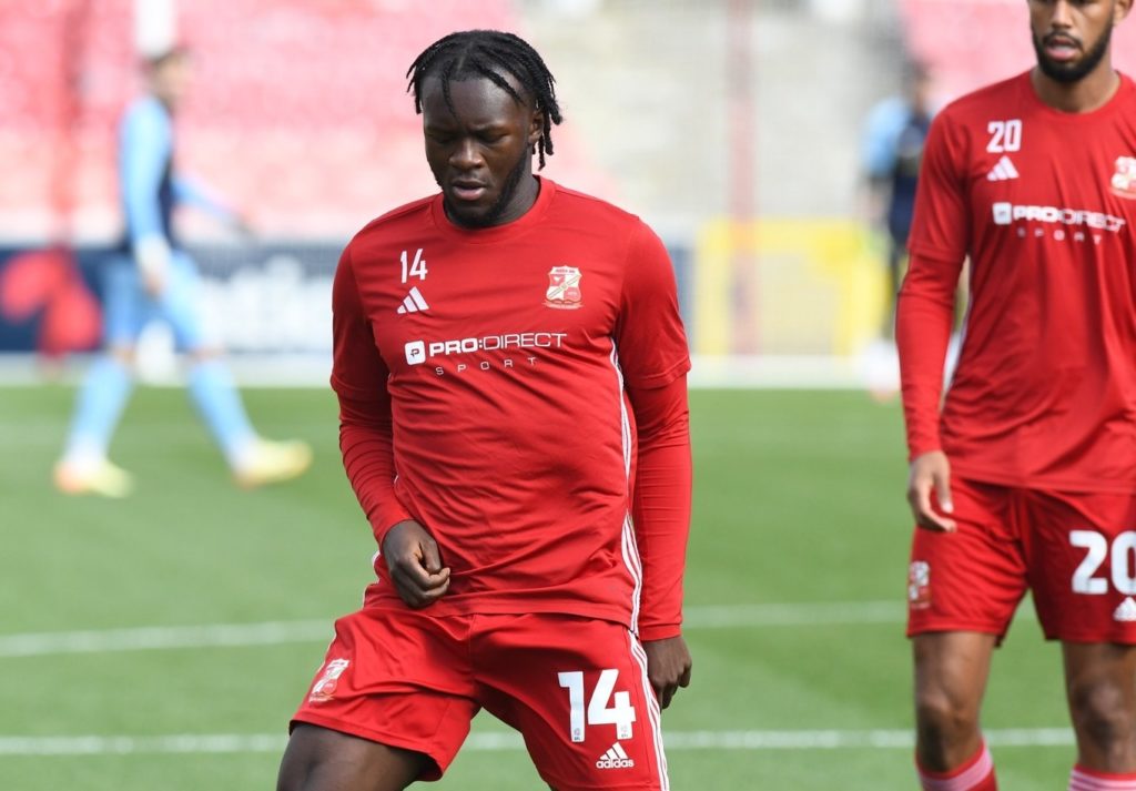 EFL Trophy: Rosaire Longelo et Swindon Town se donnent de l’air