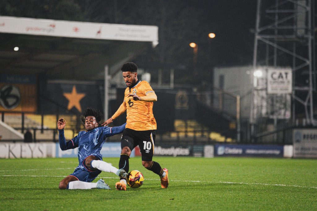 EFL Trophy: Ticket assuré pour le 2ème tour Elias Kachunga, Dan Nlundulu, Randy Bulakio et Cambrigde United