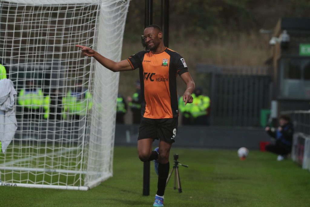 Barnet: 10 buts en 15 matchs, Nicke Kabamba ne cesse d’étonner à 31 ans