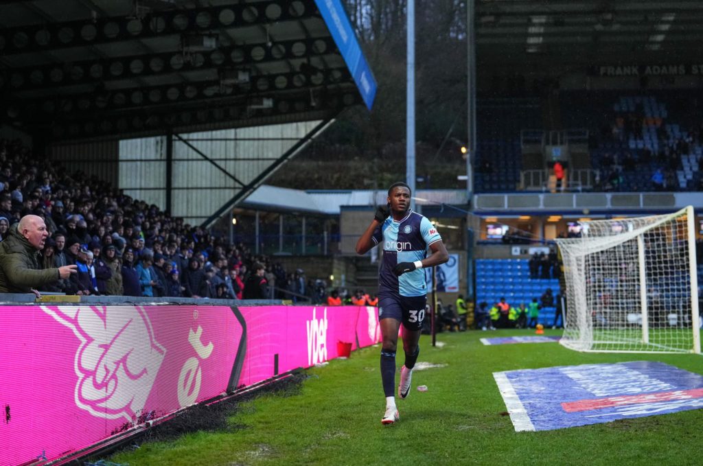 D3 Angleterre: Le 2ème but de Beryly Lubala n’a pas servi à grand chose à Wycombe Wanderers devant  Reading