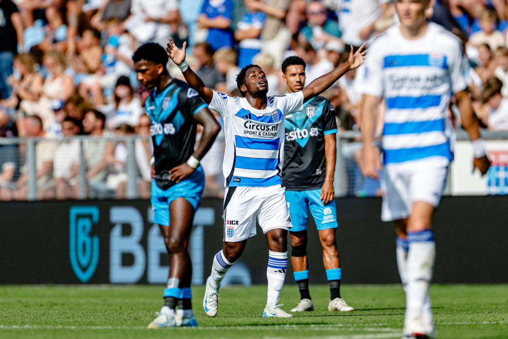 D1 Pays-Bas: Dylan Mbayo, Thierry Lutonda et le PEC Zwolle coincent devant Waalwijk de Chris Lokesa