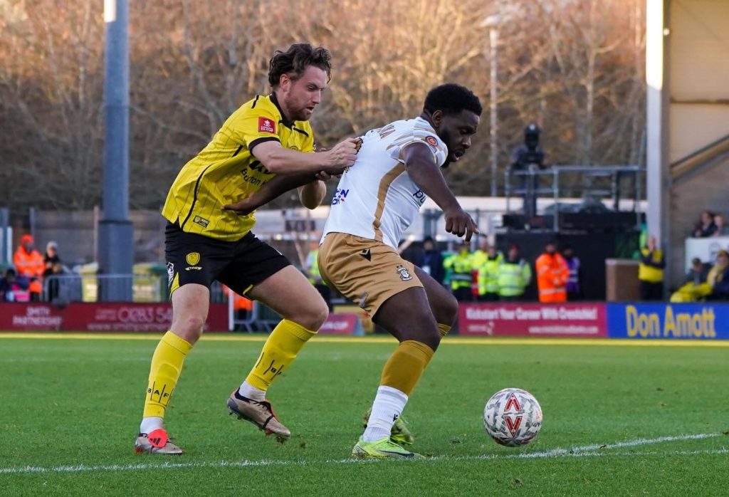 FA Cup: Nathan Tshikuna et Tamworth s’offrent Burton Albion au 2ème tour