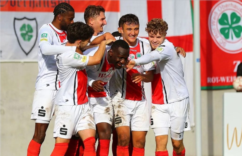 Rot Weiss Oberhaussen: « J’ai réfléchi à la meilleure étape pour moi et j’ai réalisé à quel point je me sentais à l’aise…C’est pourquoi rien ne s’opposait à une prolongation du contrat» (Tarsis Bonga)