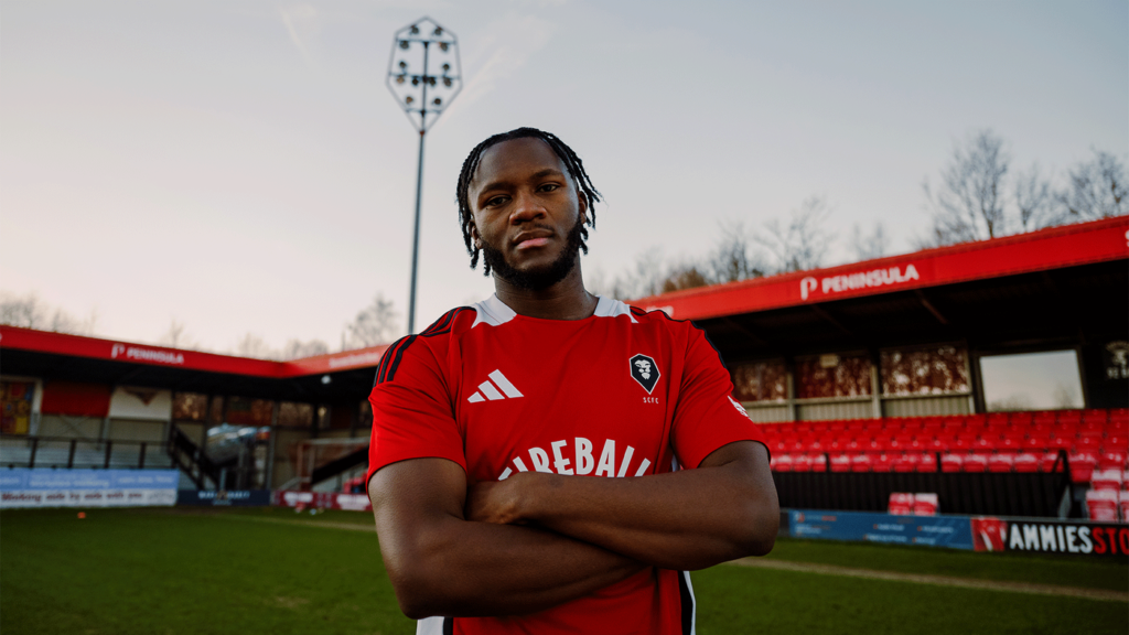 D4 Angleterre: Rosaire Longelo et Salford City ont eu chaud devant Bromley de Nicke Kabamba et Brooklyn Ilunga