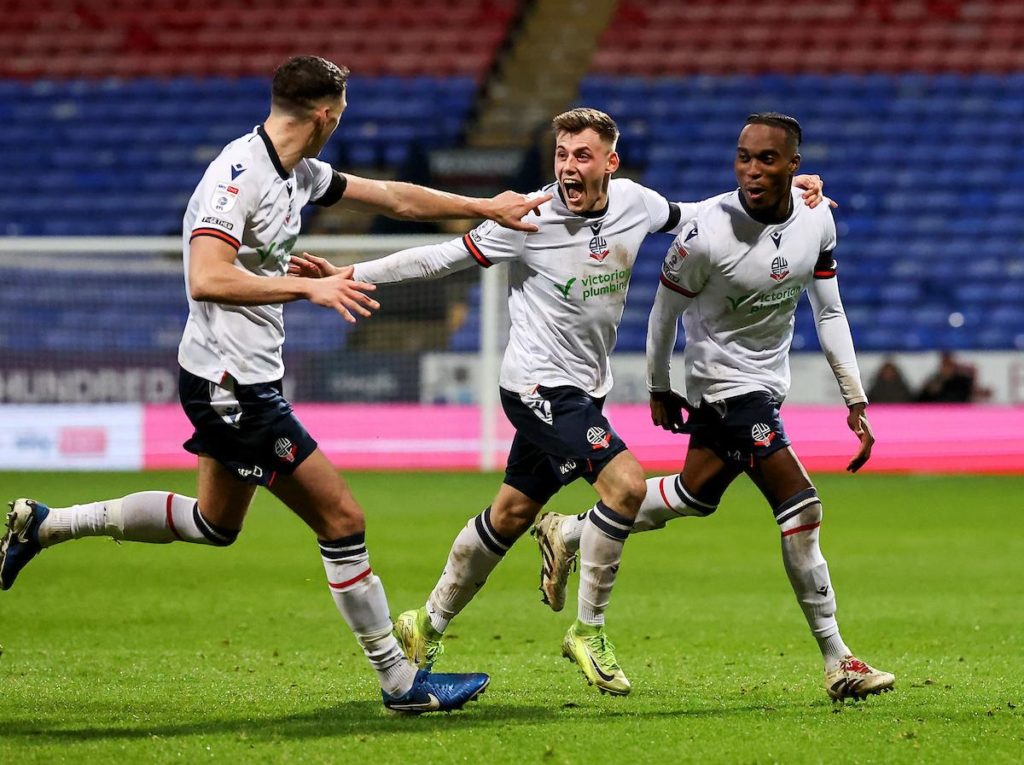 Bolton: « L’équipe a besoin que les milieux de terrain contribuent, par moments, à l’effort» (Jay Matete)