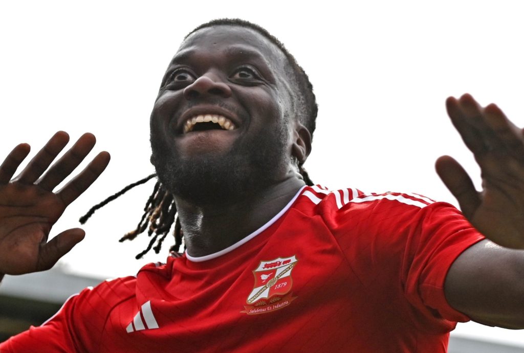 D4 Angleterre: 11ème but pour Kabongo Tshimanga, Swindon Town peut rêver d’une montée inespérée