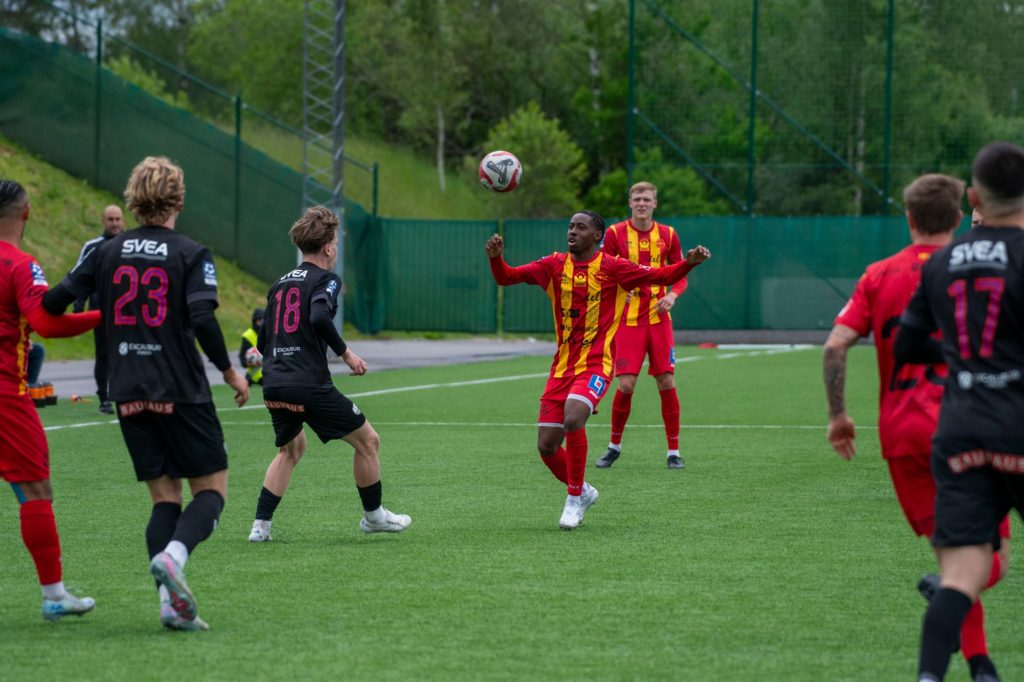 Örebro Syrianska: «Je suis un joueur performant dans les matchs serrés et très calme avec le ballon» (De Pievre Ilunga)