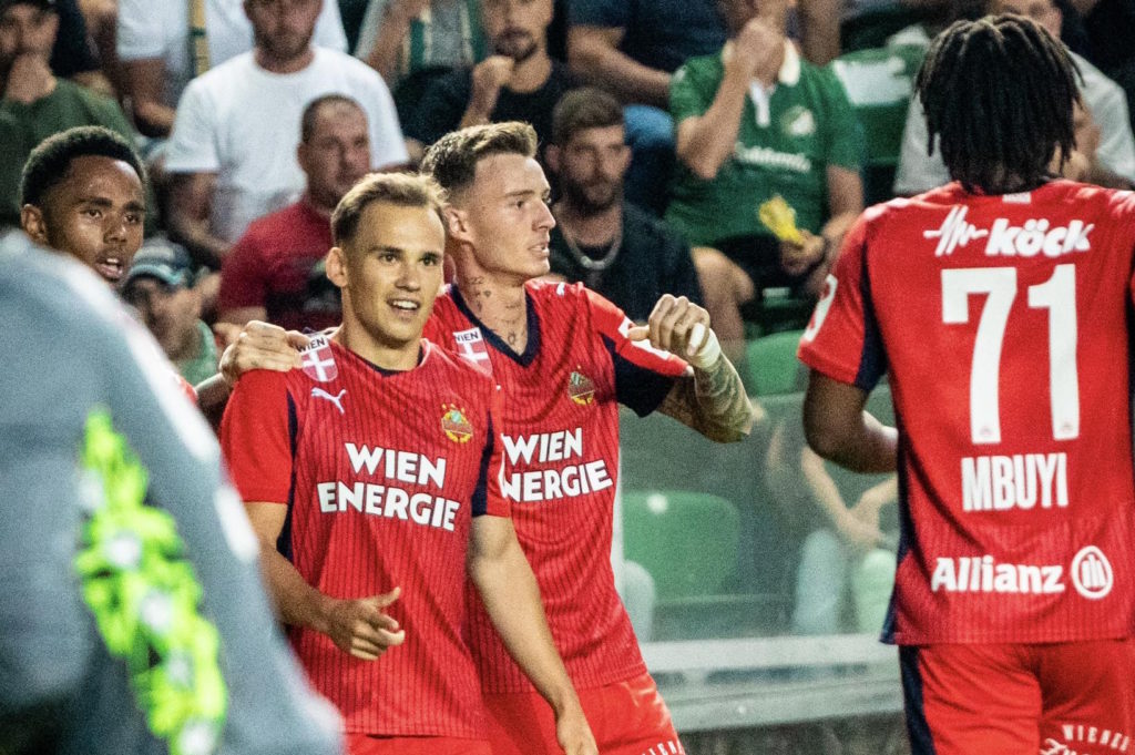 UEFA/Conference League: Claudy Mbuyi et le Rapid de Vienne gardent espoir malgré la défaite