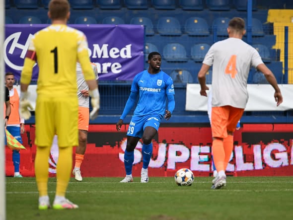 D1 Roumanie: Steven Nsimba et l’Universitatea Craiova accrochent un bon point en déplacement