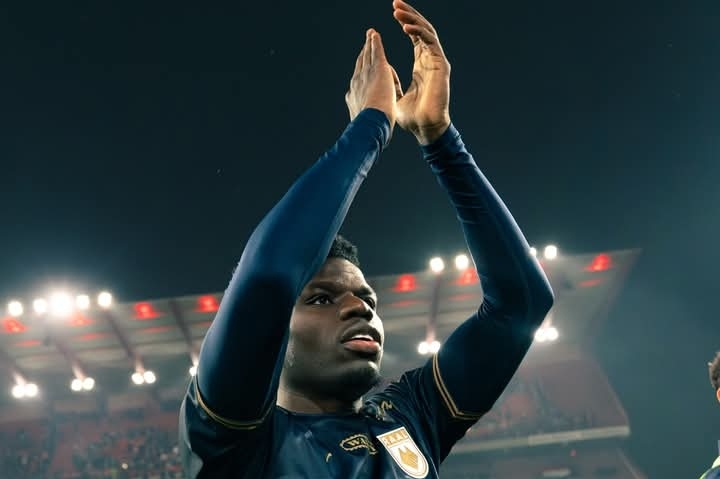 D1 Belgique: Thierry Lutonda, Nachon Nsingi et La Louvière prennent un précieux devant le Standard de Liège