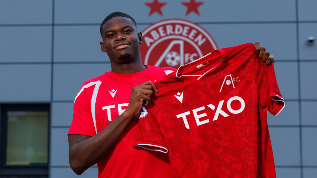 Transfert: «C’est une étape importante pour moi, car je rejoins un club avec un tel soutien et une telle histoire» (Mitchy Ntelo)