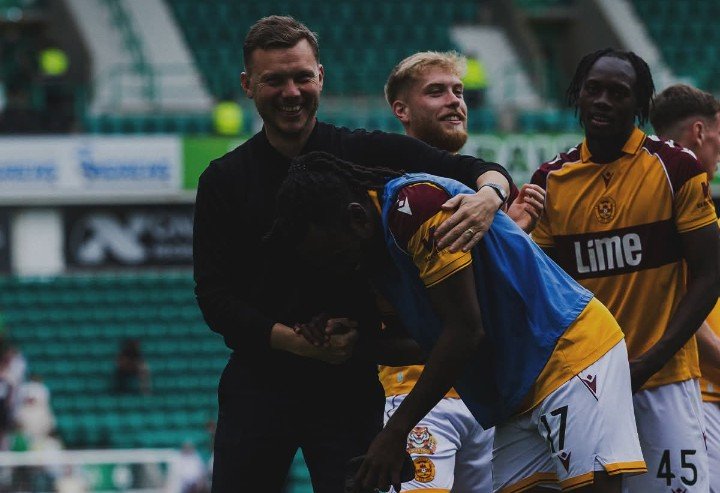 D1 Écosse: Succès d’entrée pour Emmanuel Longelo et Motherwell devant Hibernian de Rocky Bushiri