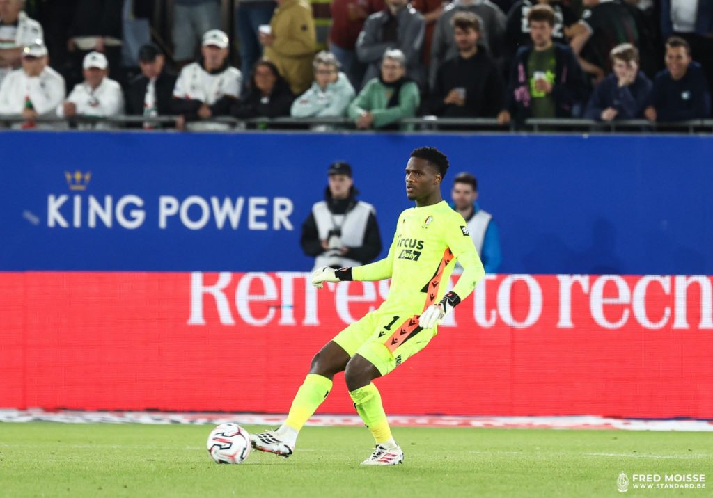 D1 Belgique: Malgré une grosse prestation de Mathieu Epolo, le Standard concède un 3ème revers de suite face à Charleroi de Fredddy Mbemba et Mardochée Nzita