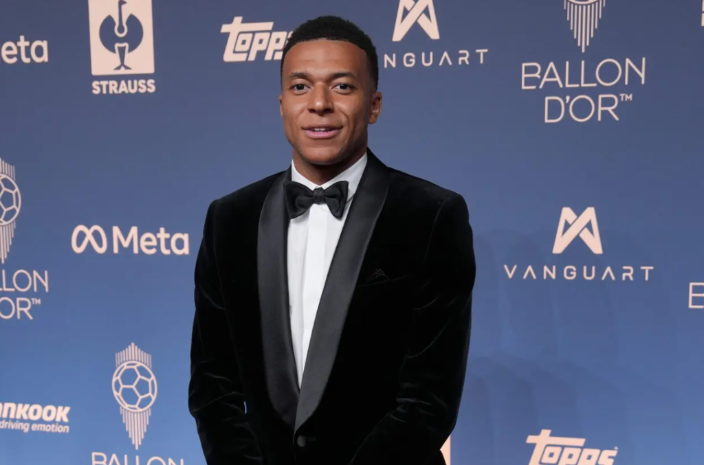 Ballon d’or: «Ce sont des jaloux, prends ta retraite… arrête le foot, t’as plus rien à prouver» (Harrison Manzala au profit de Kylian Mbappe)